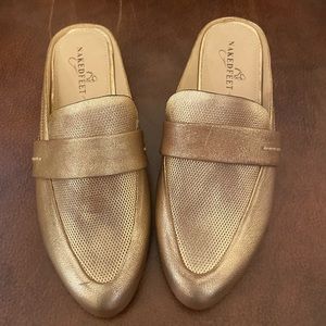 Naked Feet brand shoes. Size 5 1/2 M. Rose gold color.